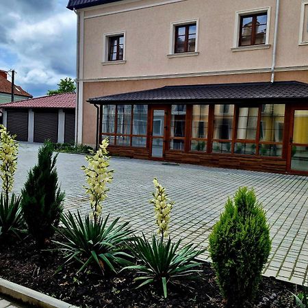 Апартаменти - Історія З Вікна Kamjanyi Potoki Kültér fotó