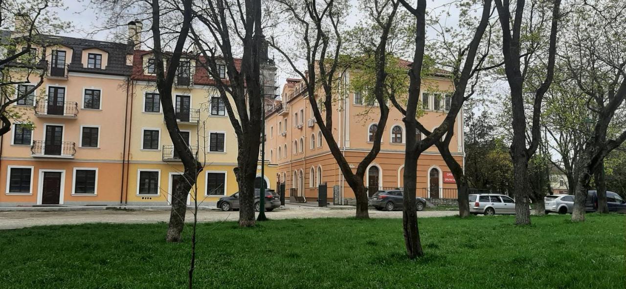 Апартаменти - Історія З Вікна Kamjanyi Potoki Kültér fotó